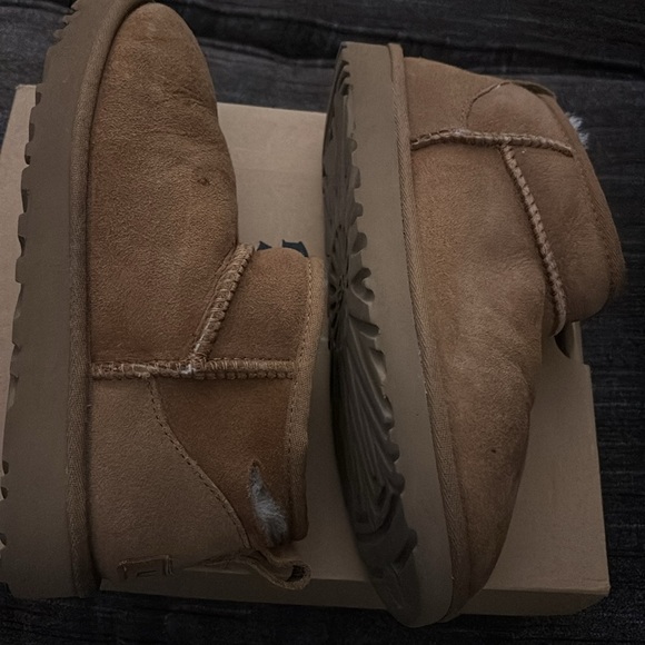 UGG tan classic mini size 7 - Picture 4 of 6